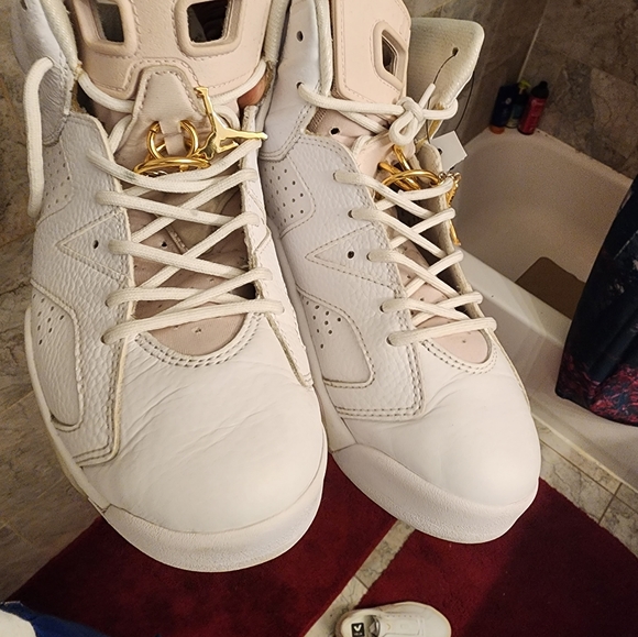 Air Jordan Woman 6 Retro Hoops - Picture 3 of 9